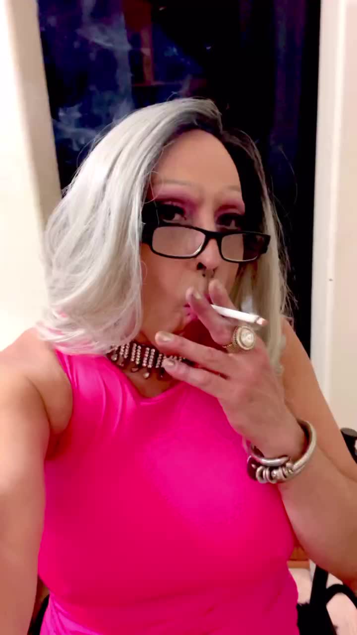 Marilyn Smoking Fetish Tease