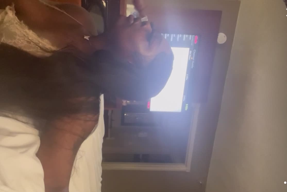 Hood tranny makes DL dopeboy buss on her face