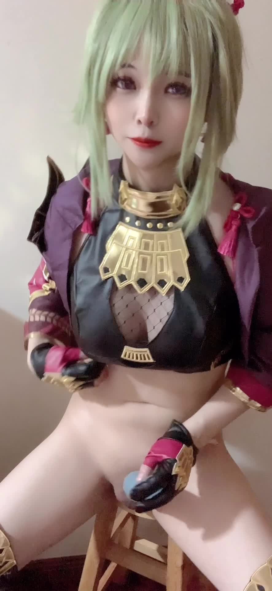 Cosplay cumshot 1